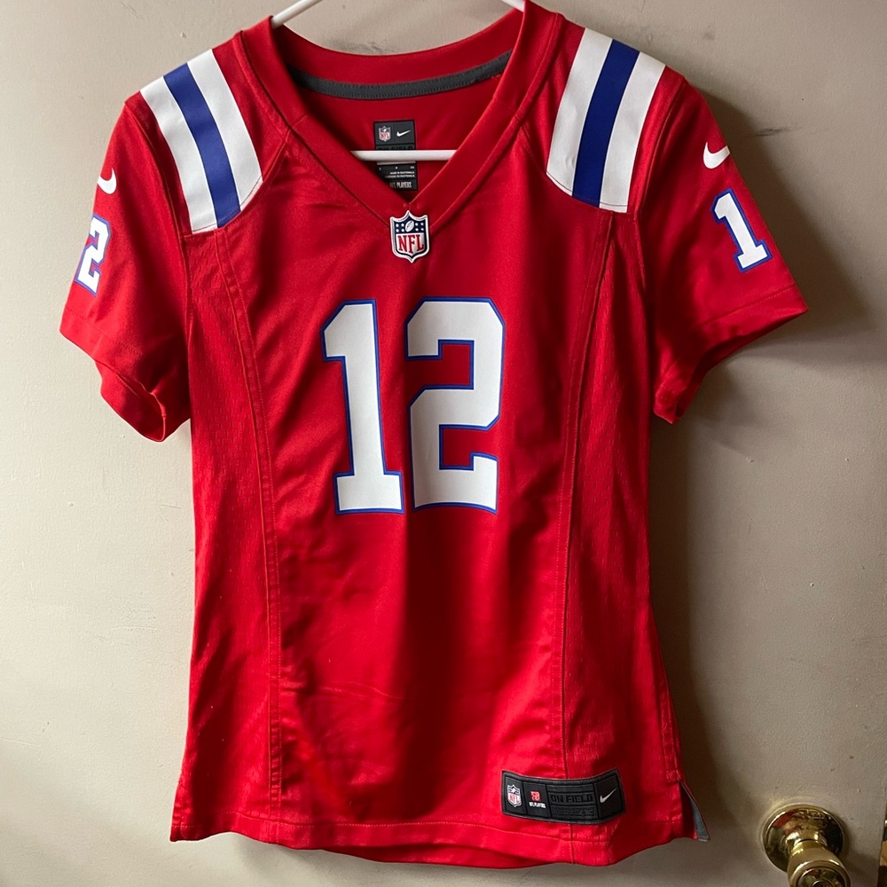 NFL on field New England Patriots Tom Brady #12 ladies small, v neck jersey